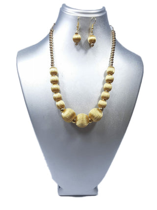 Silk thread necklace